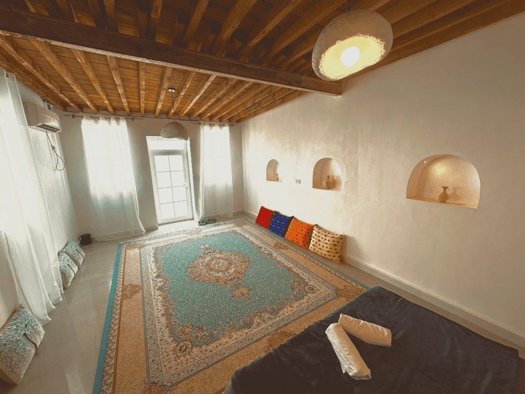 اجاره اتاق vip دوتخته در سهیلی قشم - نزدیک ساحل  حیاط 