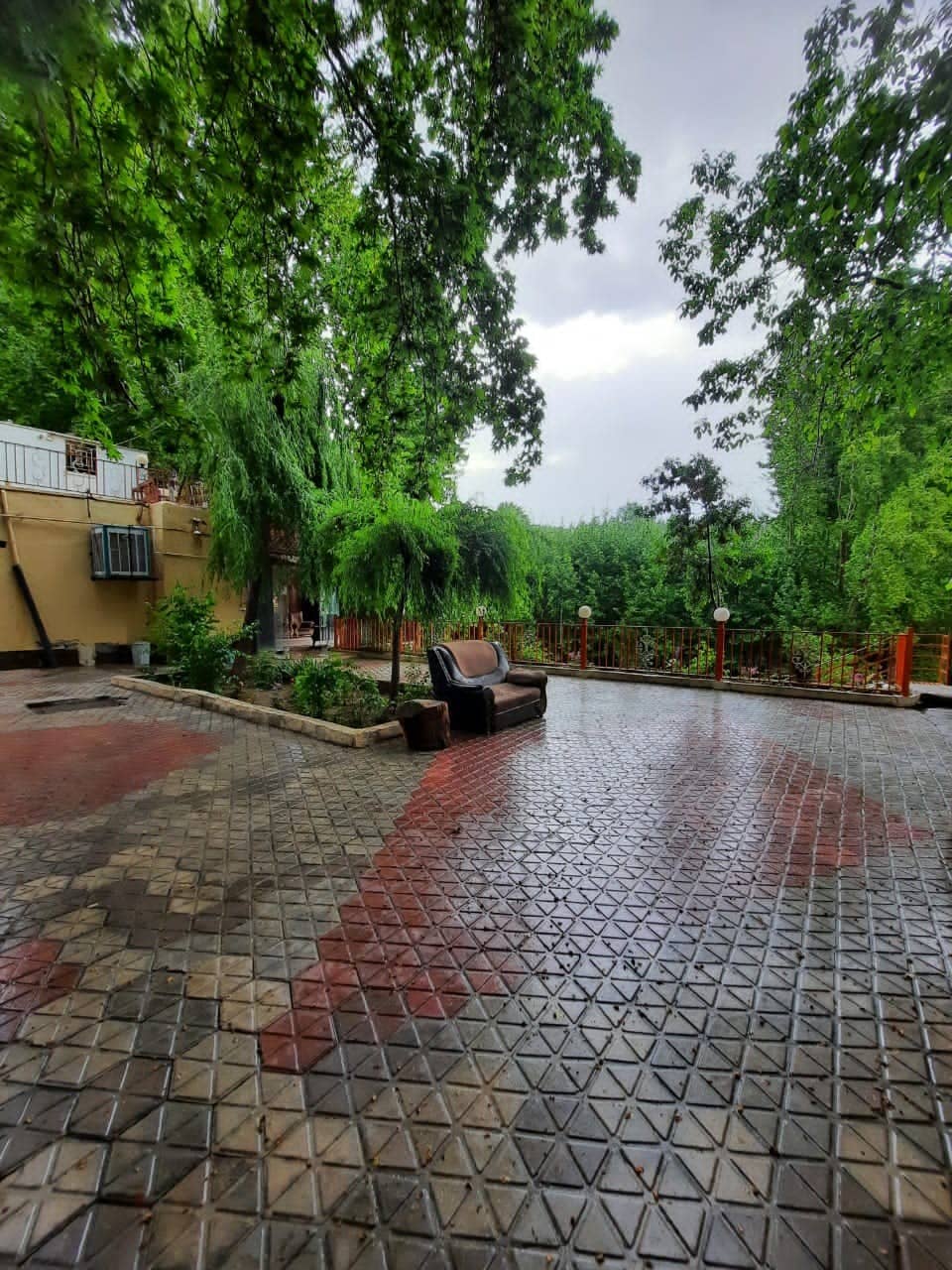 اجاره ویلا لب اب استخردار در اردال باغبهادران -