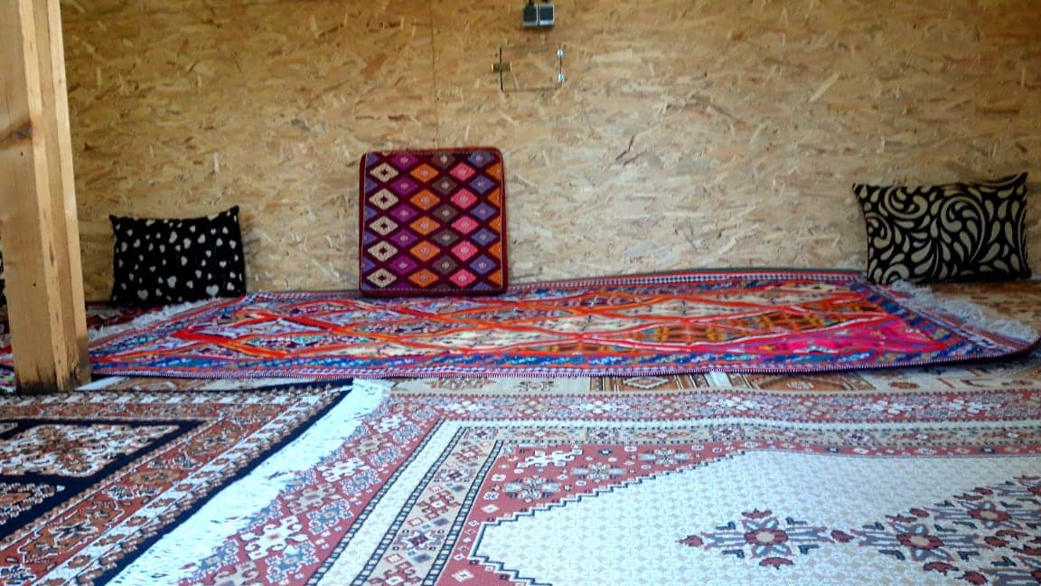 اجاره کلبه چوبی در کاخ اردشیر بابکان فیروزآباد