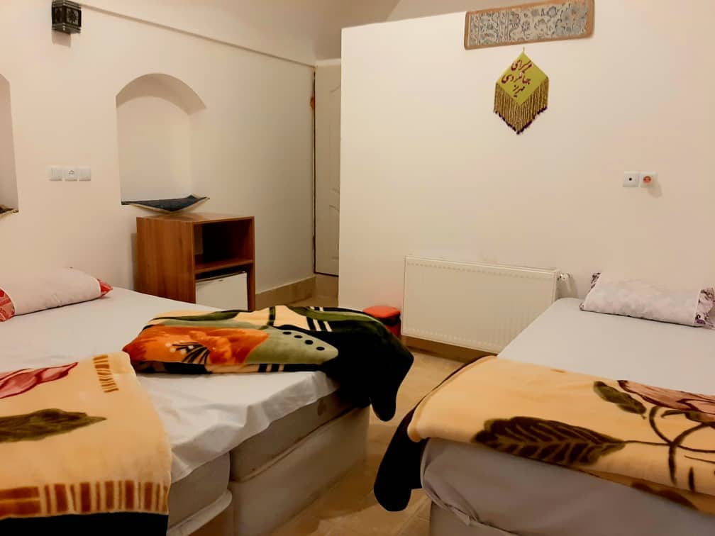 اجاره اقامتگاه بوم گردی سنتی در مهریز یزد  | اتاق سه تخته