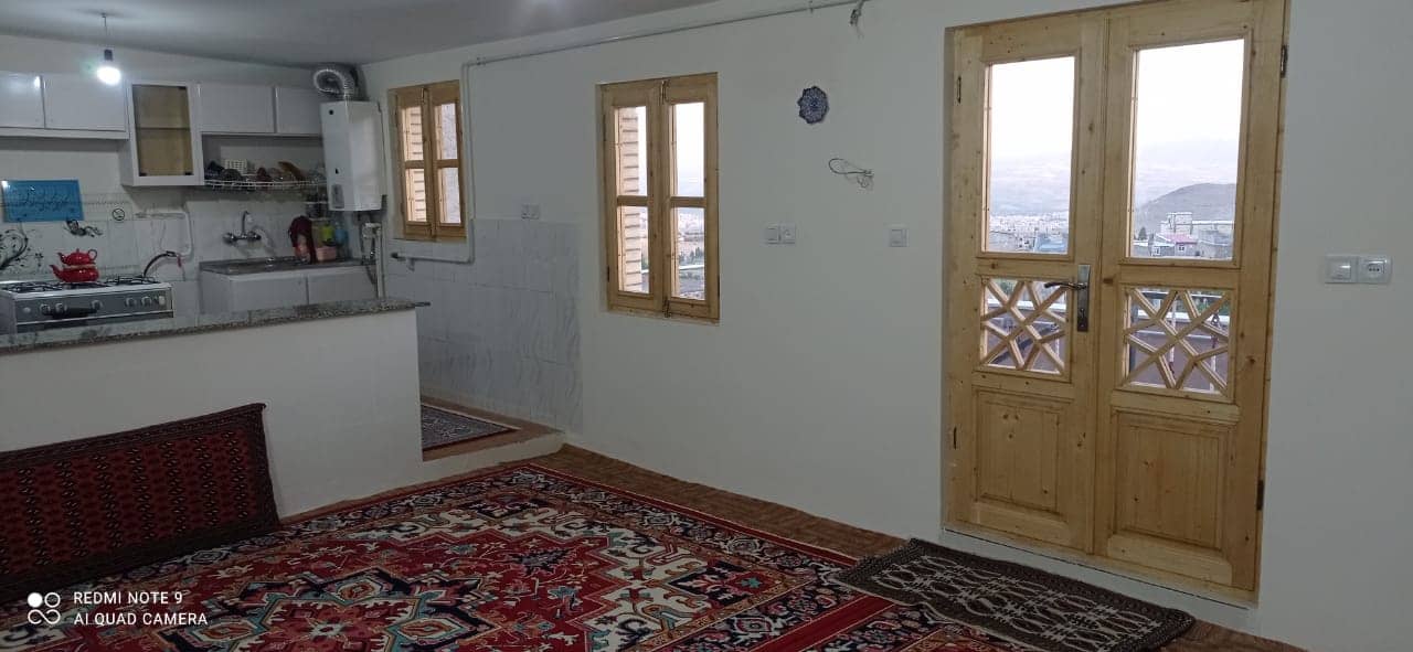 اجاره اقامتگاه بومگردی در پایین کوه زنجان