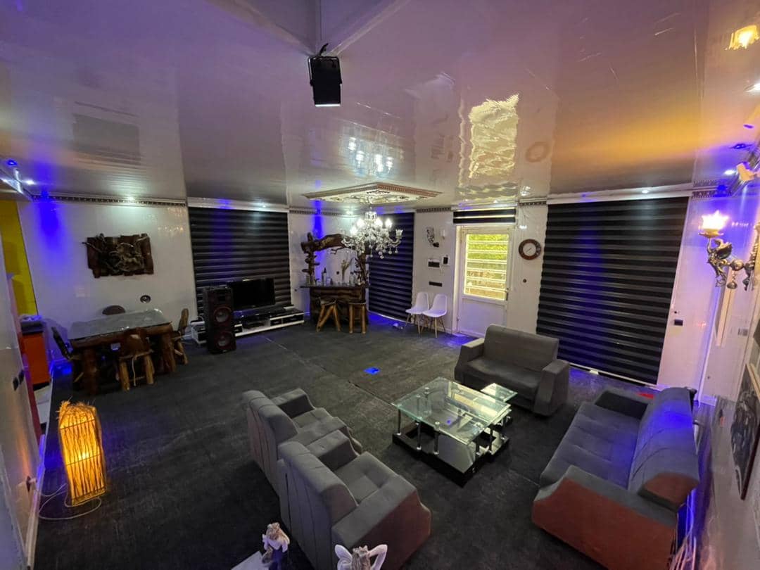 اجاره باغ ویلا با استخرسرپوشیده در گویم - شیراز