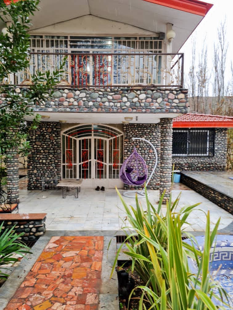 اجاره ویلا استخر دار در باغ بهادران