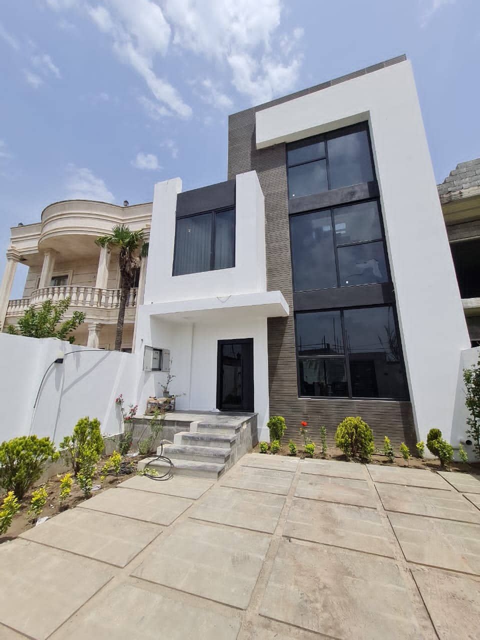 اجاره ویلا سه خوابه استخر روباز آبگرم در شهرک امیرسالار سرخرود