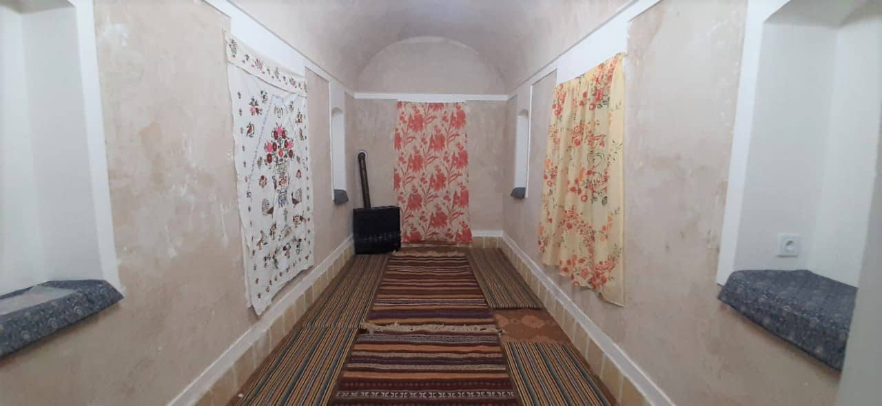 اجاره اقامتگاه بومگردی در روستا بیهود قائن - 12 متر