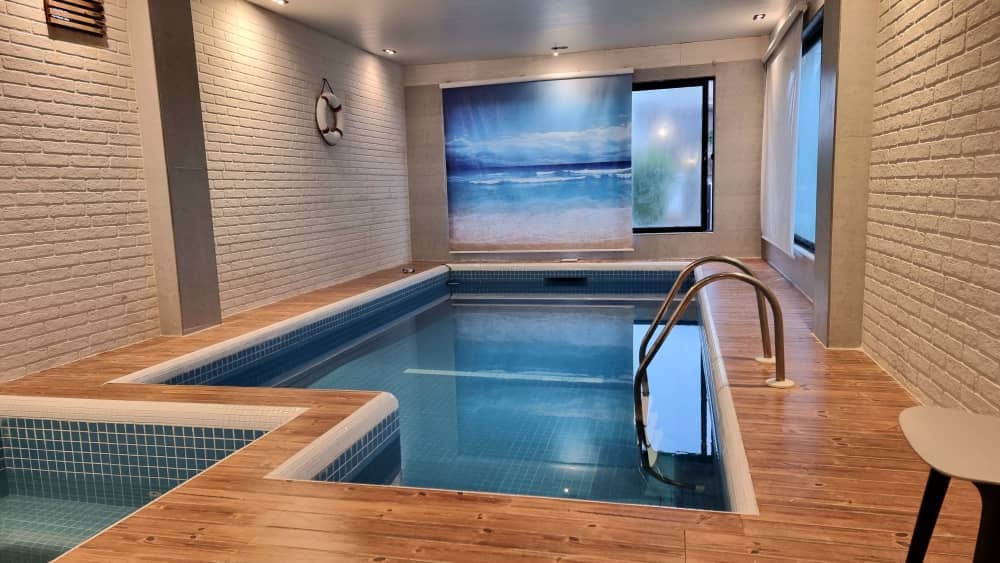 اجاره ویلا چهارخوابه استخر سرپوشیده آبگرم در سرخرود