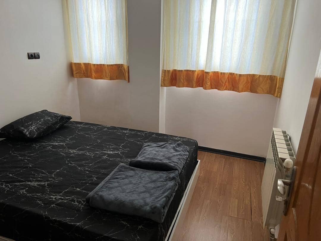 اجاره آپارتمان مبله در خیابان امام خمینی بندر کاووس-دو خوابه طبقه اول80 متری