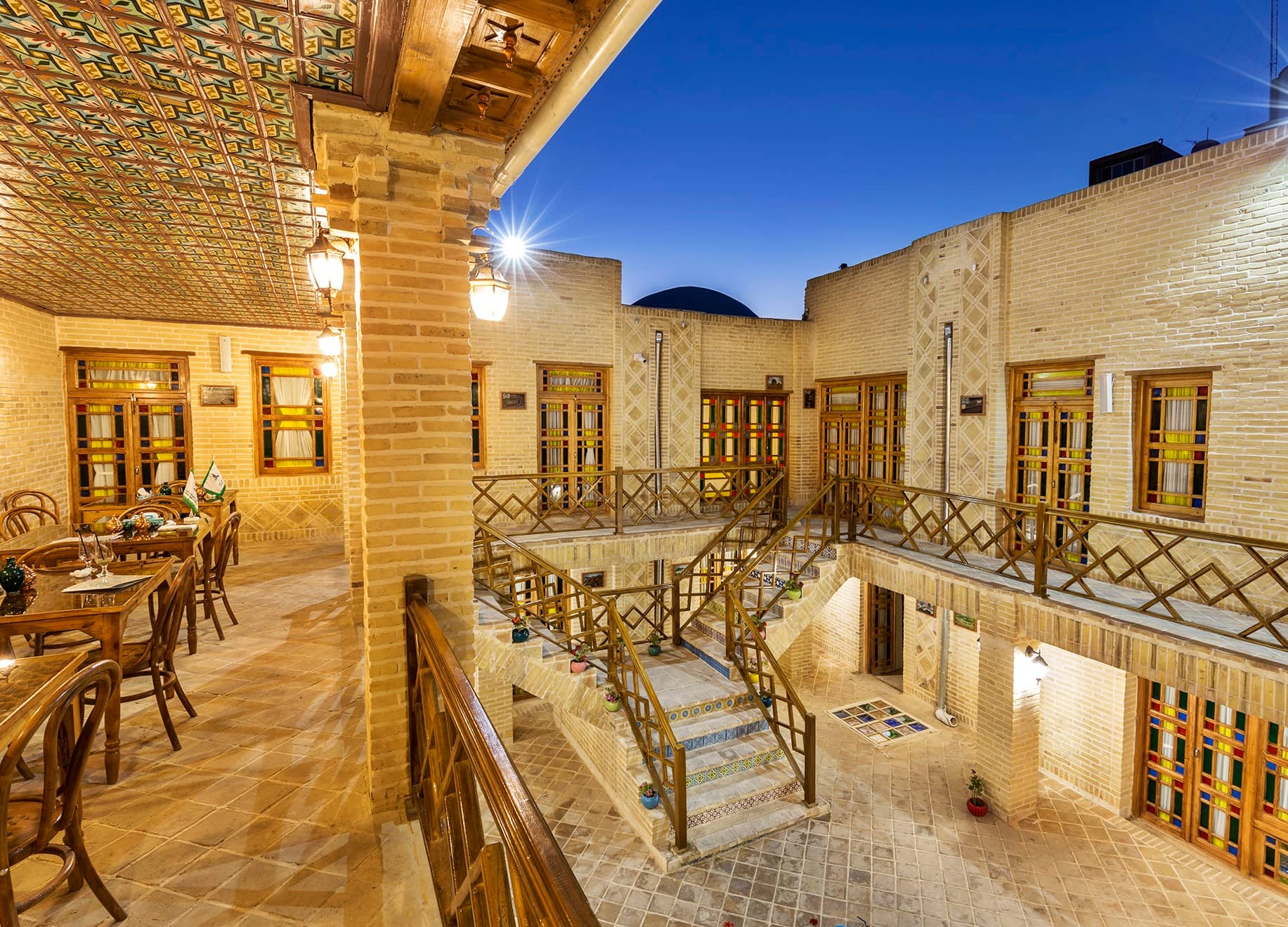 اجاره هتل سنتی دو تخته در انقلاب زنجان - اکانزانیا