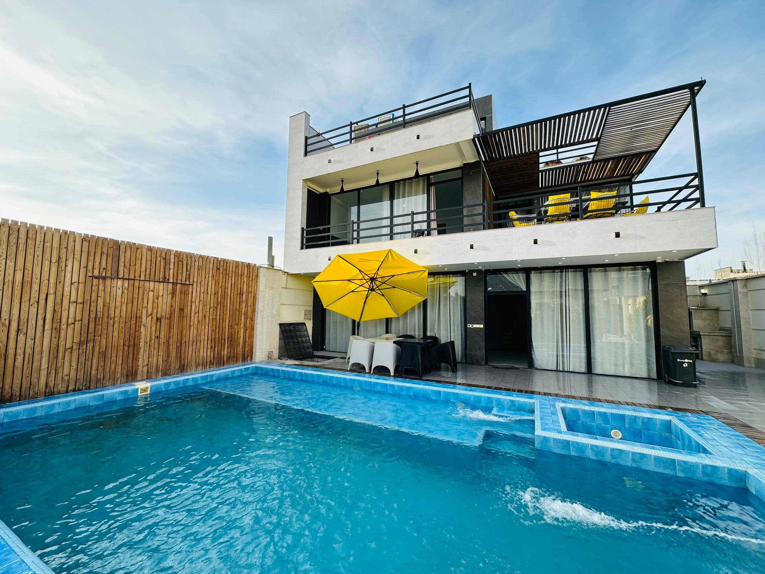 اجاره ویلا تریبلکس با استخرروباز آبگرم کرج