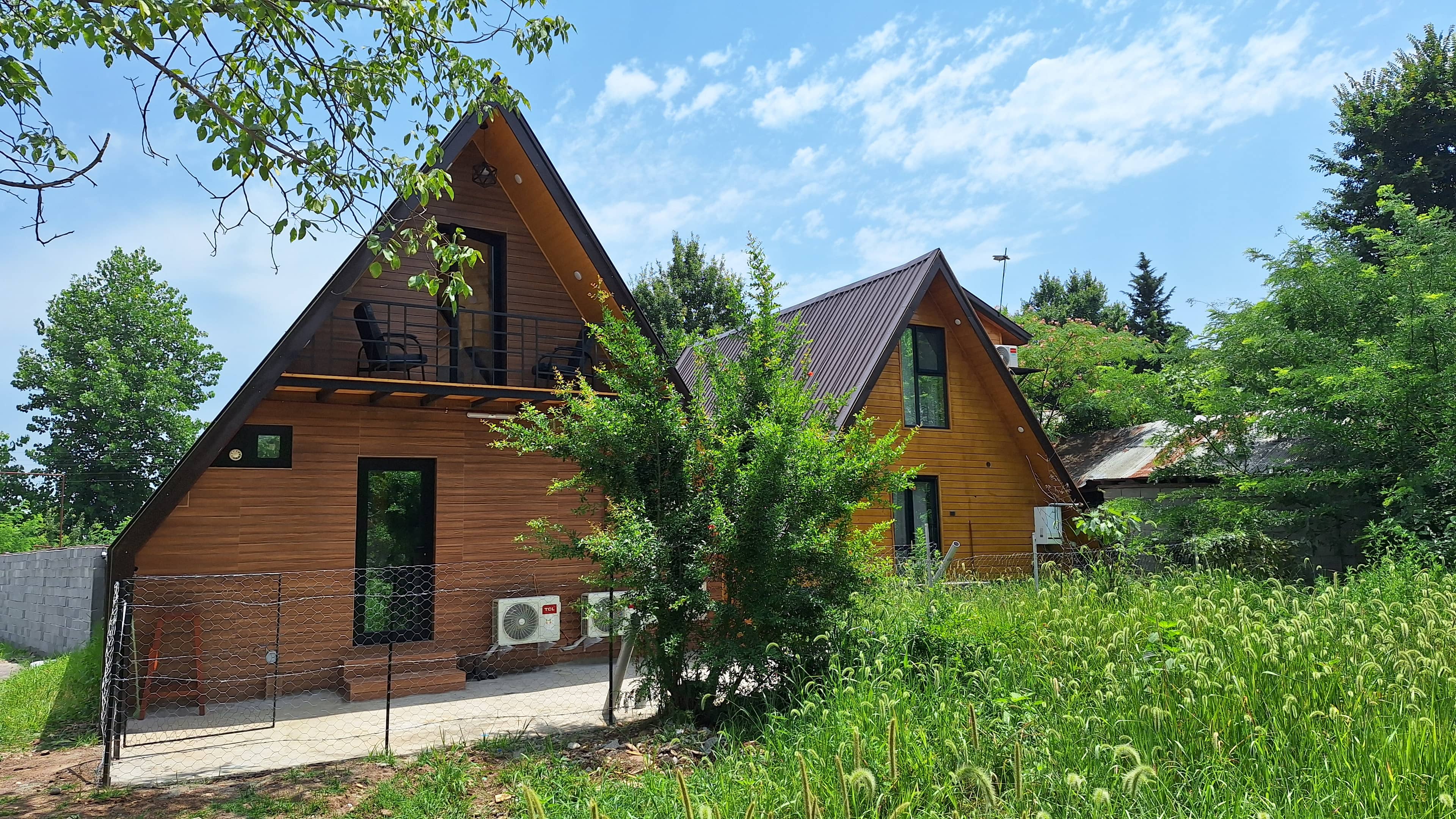 اجاره کلبه سوئیسی جنگلی در روستای پیرسرا شاندرمن ماسال - لنا نما