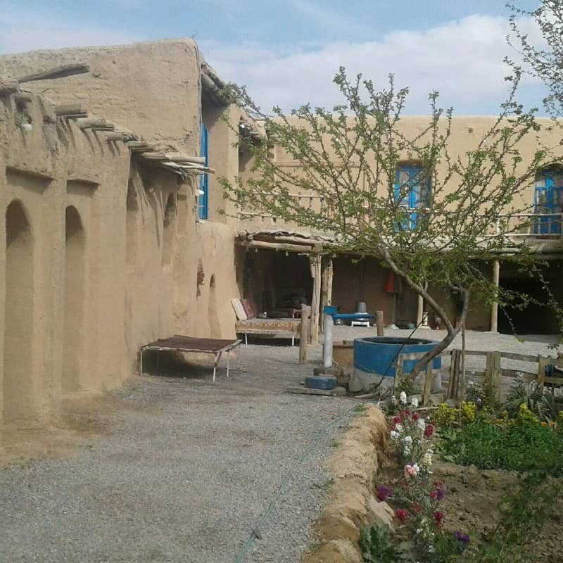 اجاره اقامتگاه بومگردی و خانه روستایی در امزاجرد همدان