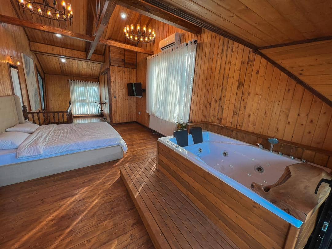 اجاره کلبه درختی در بهشهر - جکوزی دار