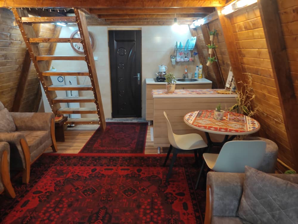 اجاره کلبه سوئیسی جنگلی  جکوزی دار در روستای کلاریکلا سواد کوه