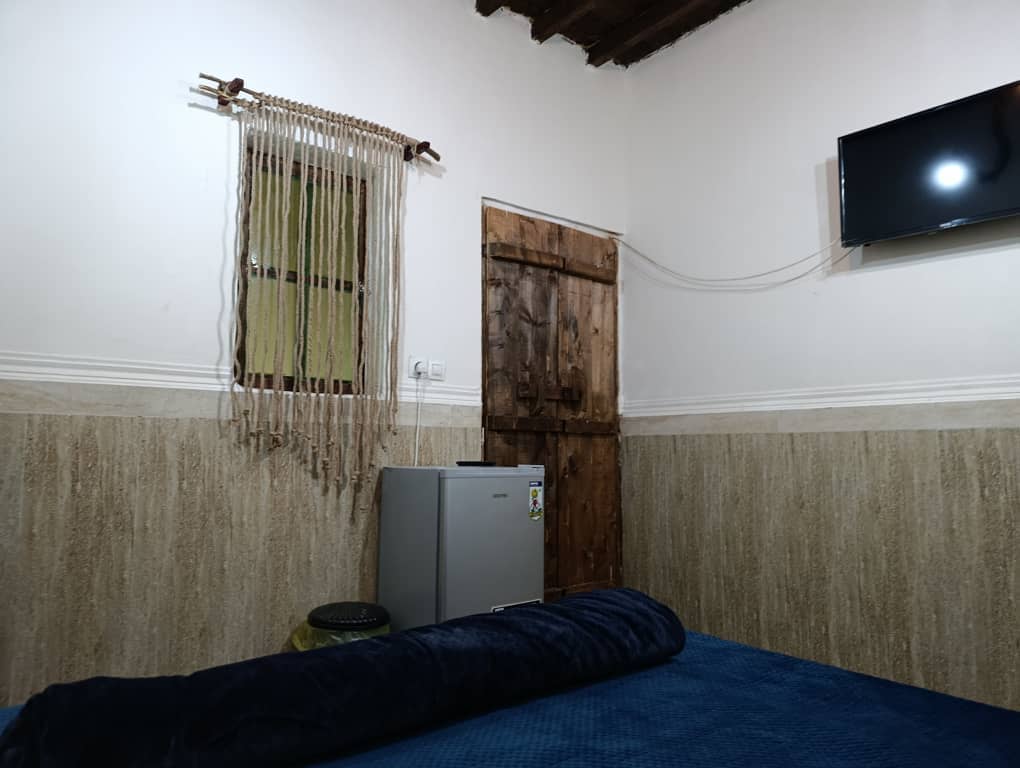 اجاره اتاق بومگردی ساحلی در روستای سوزا قشم - 12متری مستر