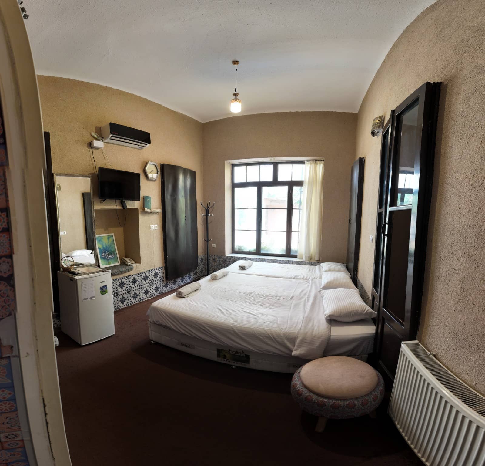 اجاره بوتیک هتل سنتی در مشیرشرقی شیراز  - حافظ