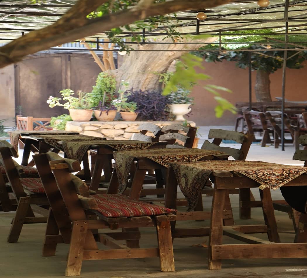 اجاره بوتیک هتل سنتی در مشیرشرقی شیراز  - حافظ