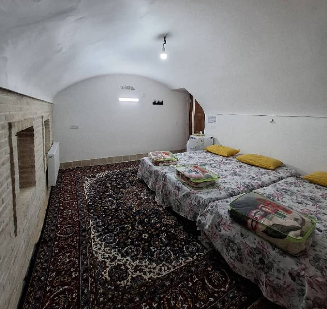 اجاره اتاق بوم گردی زیرهمکف در خیابان امام خمینی یزد - پنج