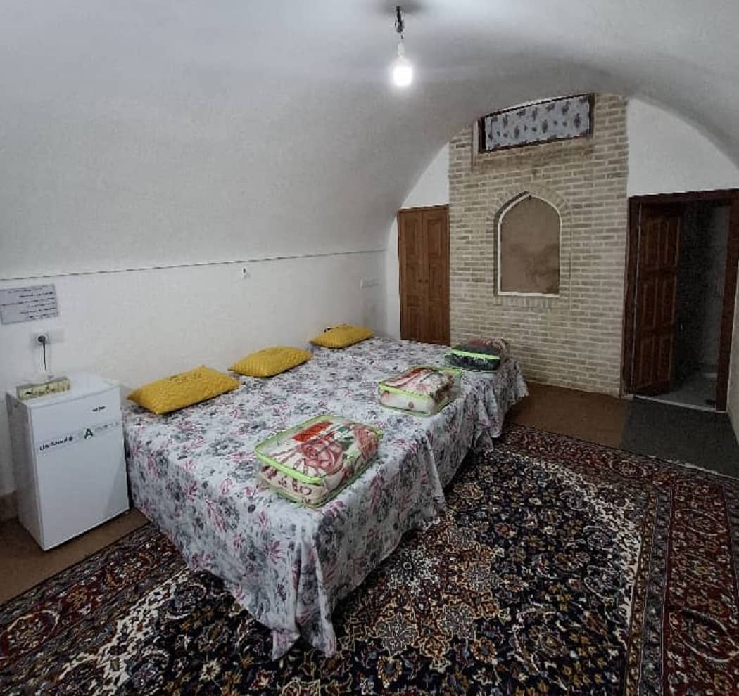 اجاره اتاق بوم گردی زیرهمکف در خیابان امام خمینی یزد - پنج