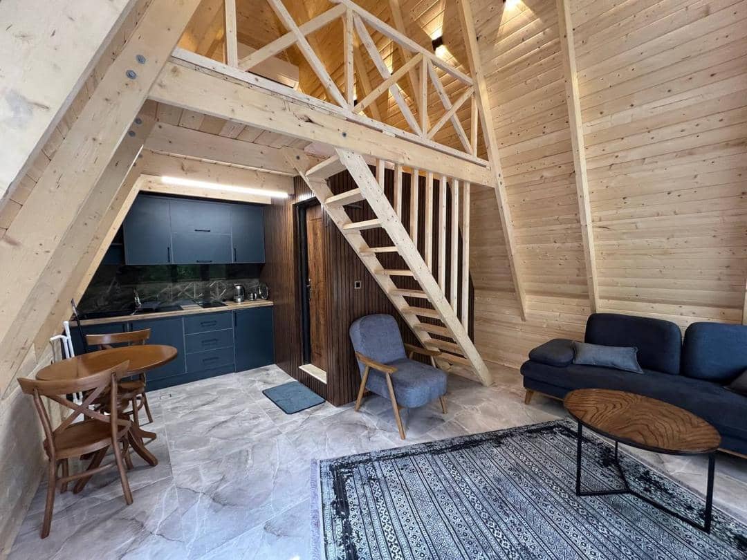 کلبه سوئیسی جنگلی در برنجستانک