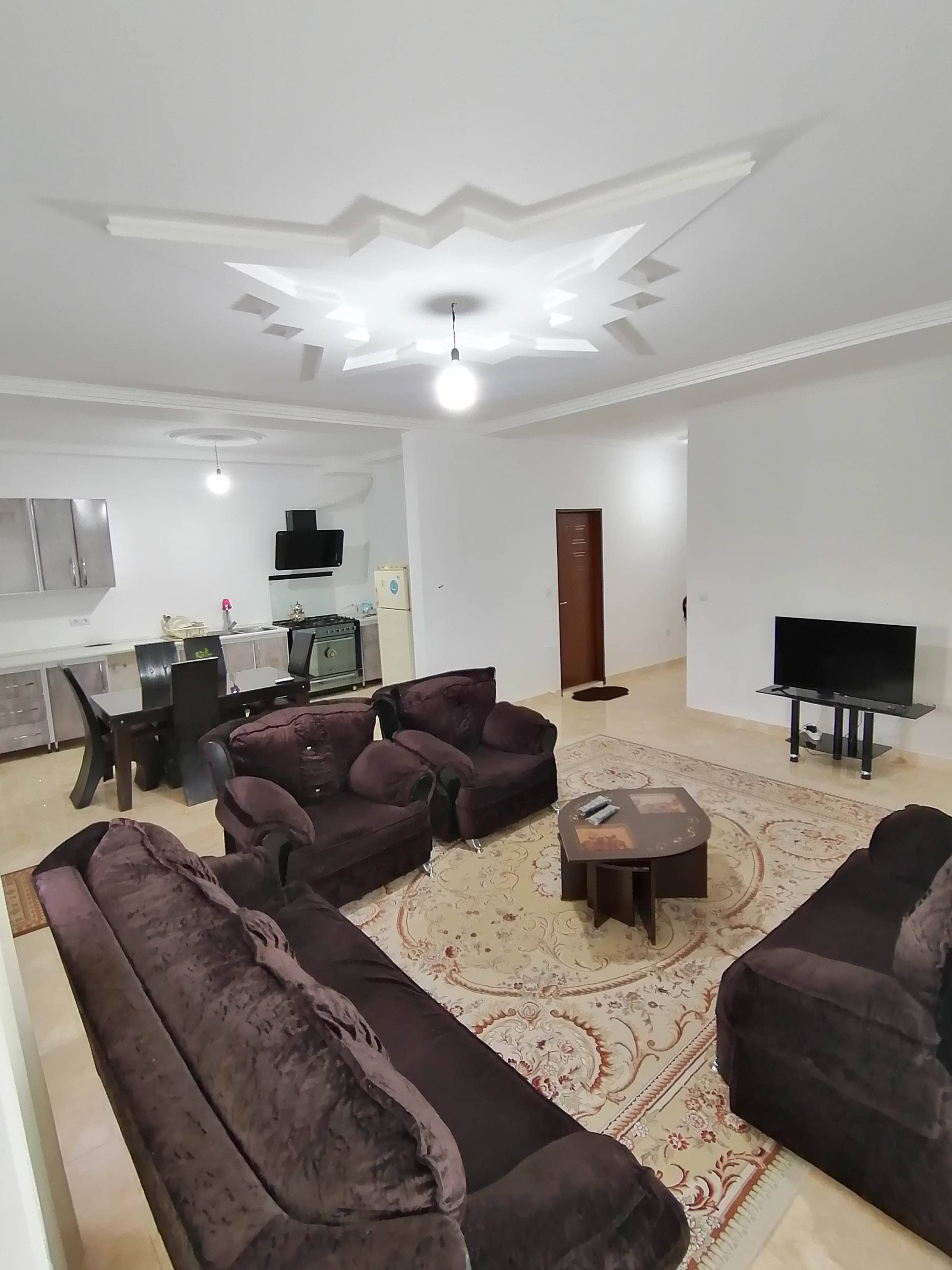 ویلا جنگلی دوخواب در روستای میانکی چالوس نما و حیاط 