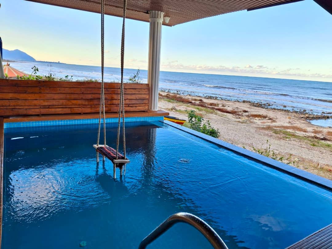 اجاره ویلا ساحلی  با استخر روباز در فرهنگ رامسر