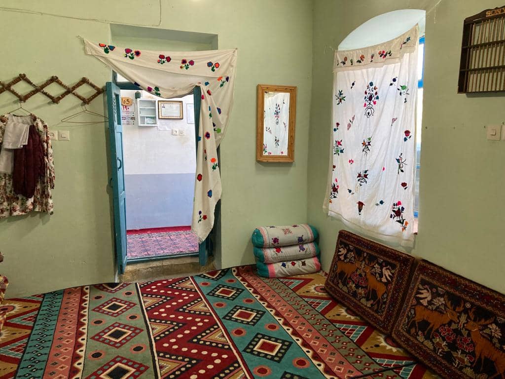 اجاره اقامتگاه سنتی همراه با صبحانه درنشتیفان