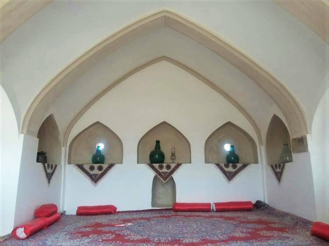 اجاره کاروانسرای سنتی کویری در زنبورک قم