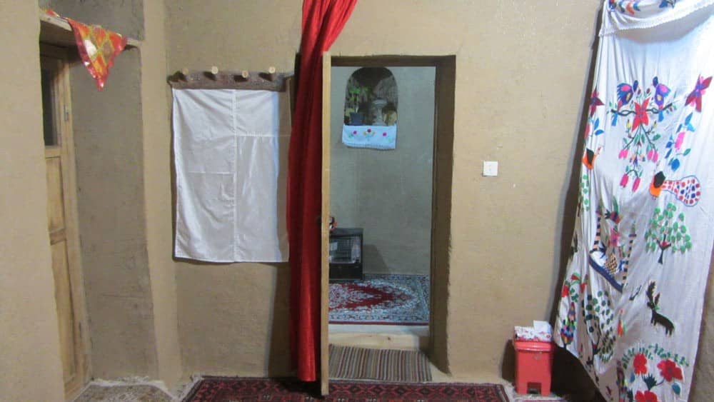 اجاره اقامتگاه بومگردی در ایور ریوش - کاشمر