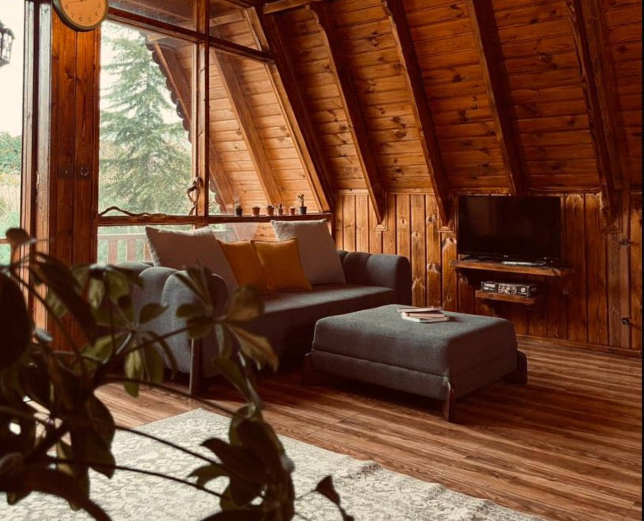 اجاره کلبه چوبی استخردار در نیاسته رامسر - اناناس