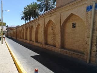 اجاره اقامتگاه سنتی در زند شیراز