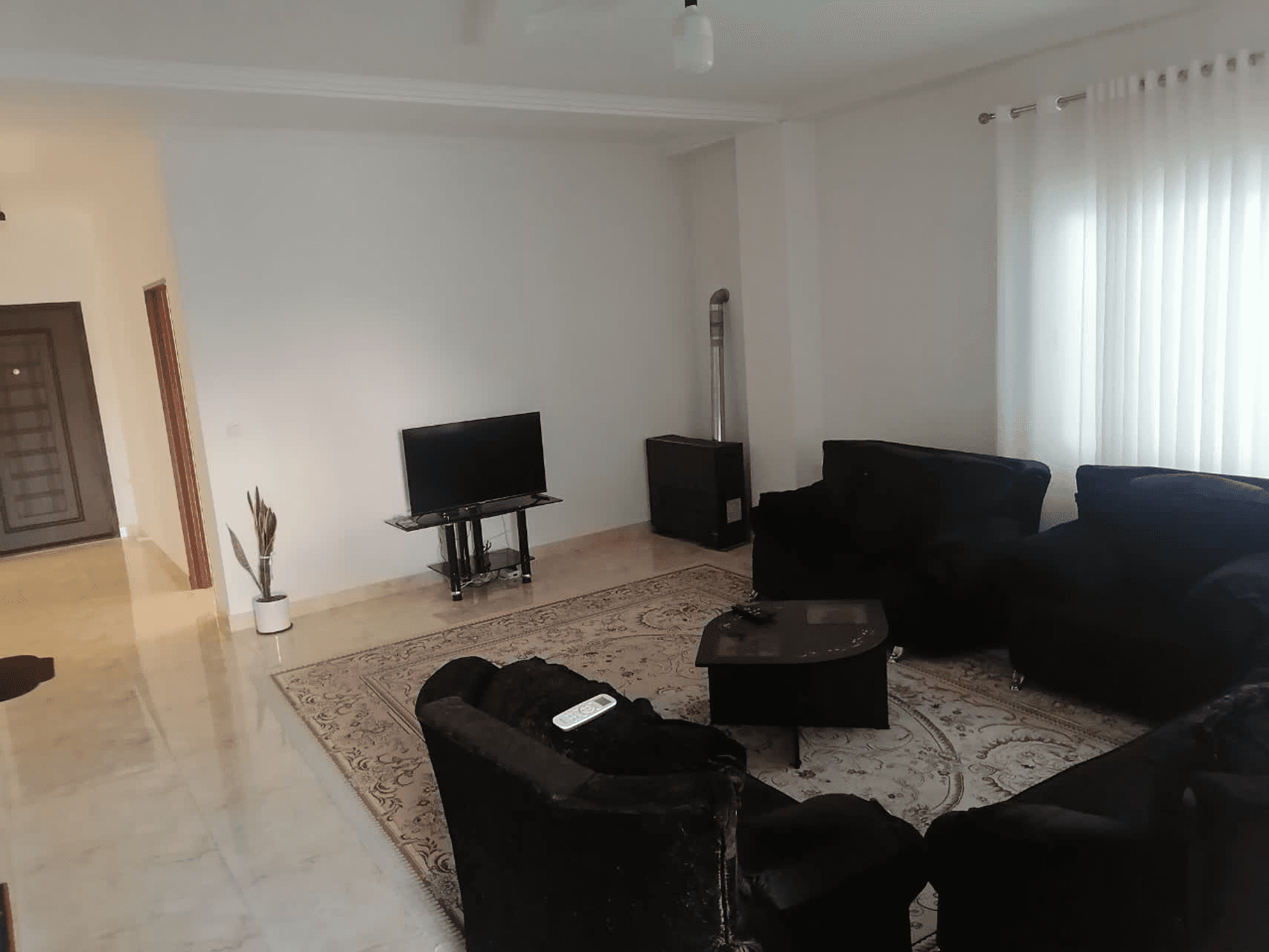 ویلا جنگلی دوخواب در روستای میانکی چالوس نما و حیاط 