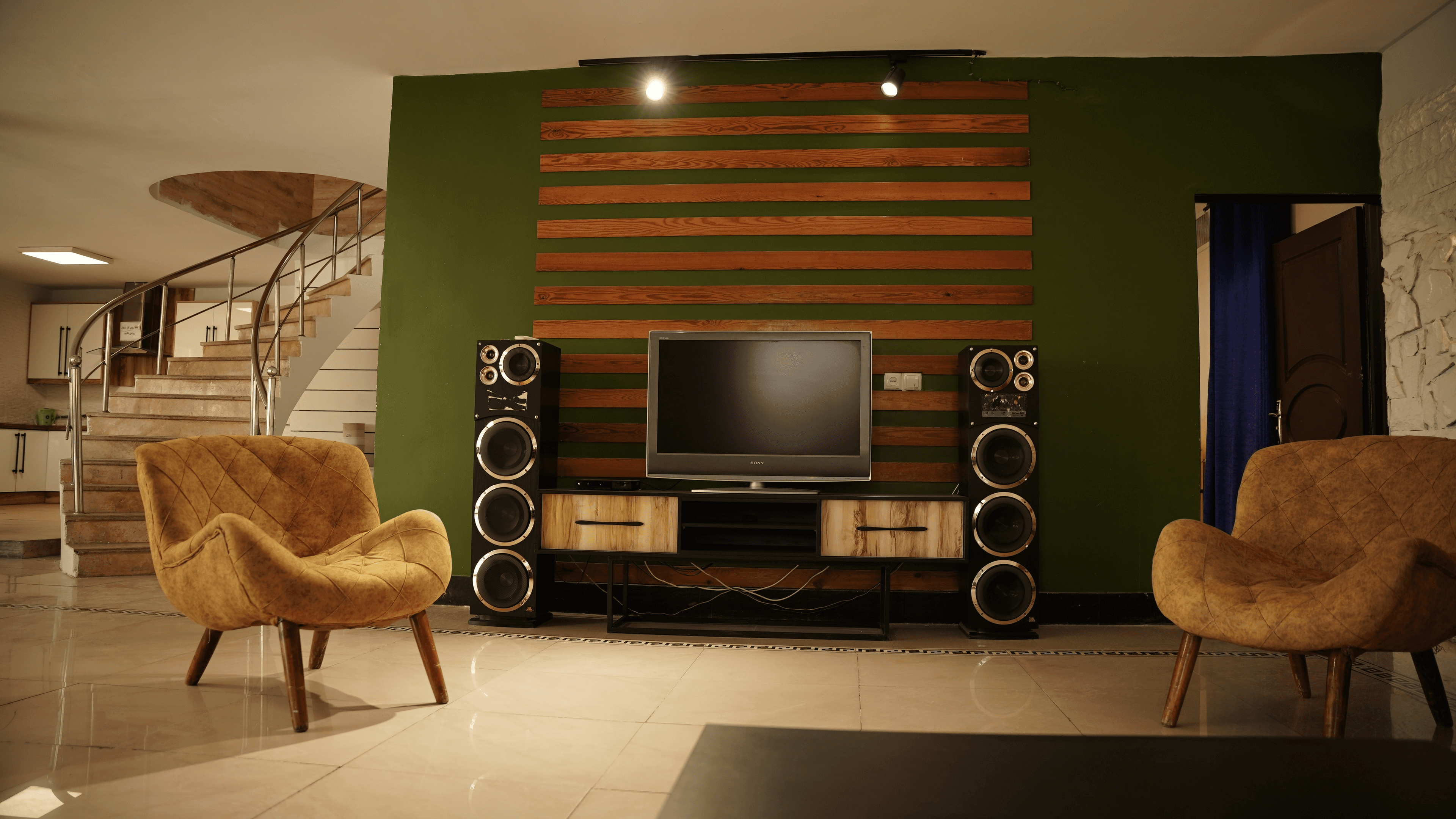 اجاره ویلا پنج خوابه با استخر آب سرد در کوهسار - کردان نما ویلا