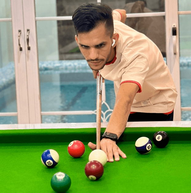 hostIntroImage-فردین طولی