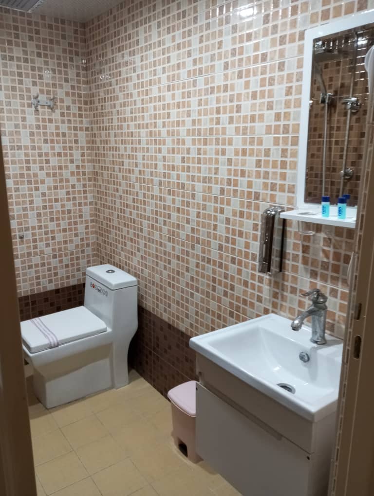 اجاره هتل سنتی در سنگ سیاه شیراز - سه تخته