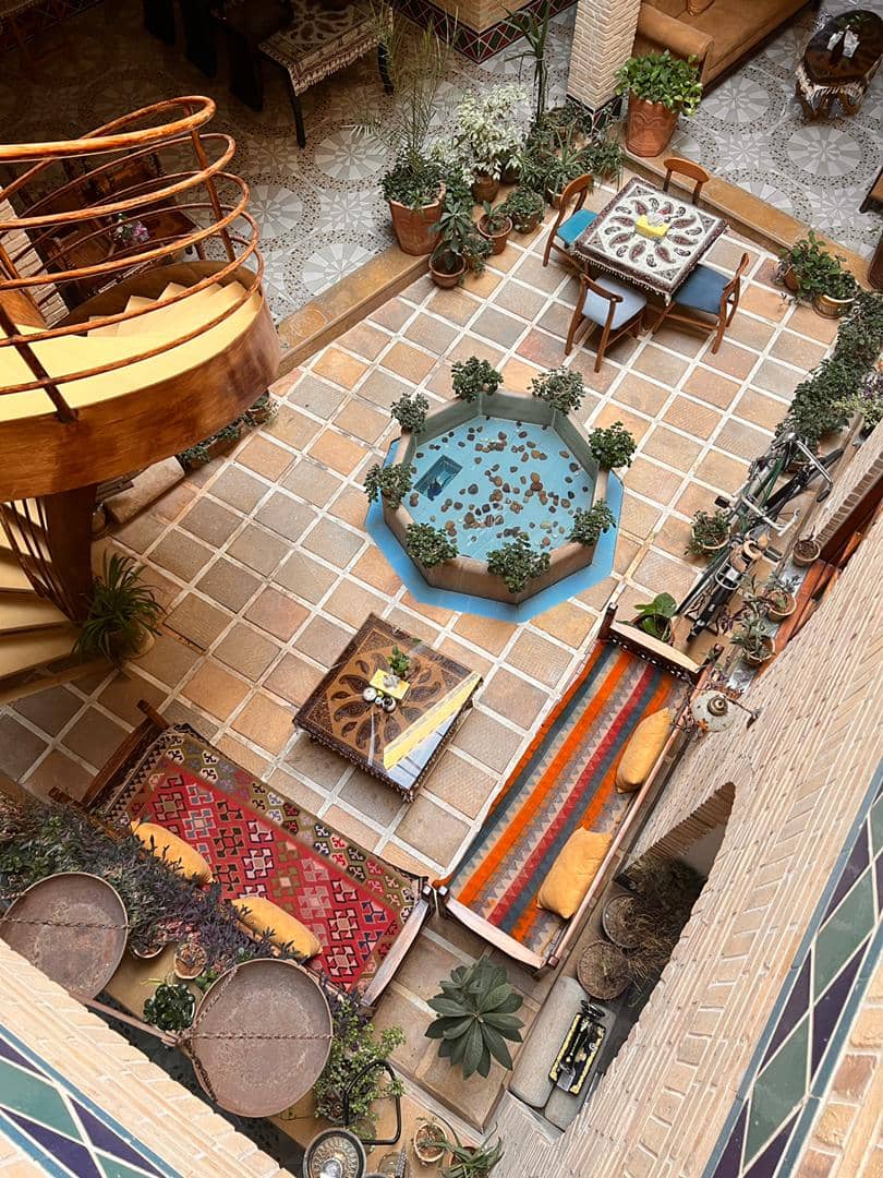 اجاره هتل سنتی در سنگ سیاه شیراز - سه تخته