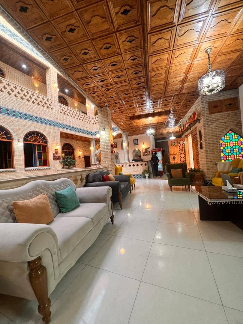 اجاره هتل سنتی در سنگ سیاه شیراز -یک تخته
