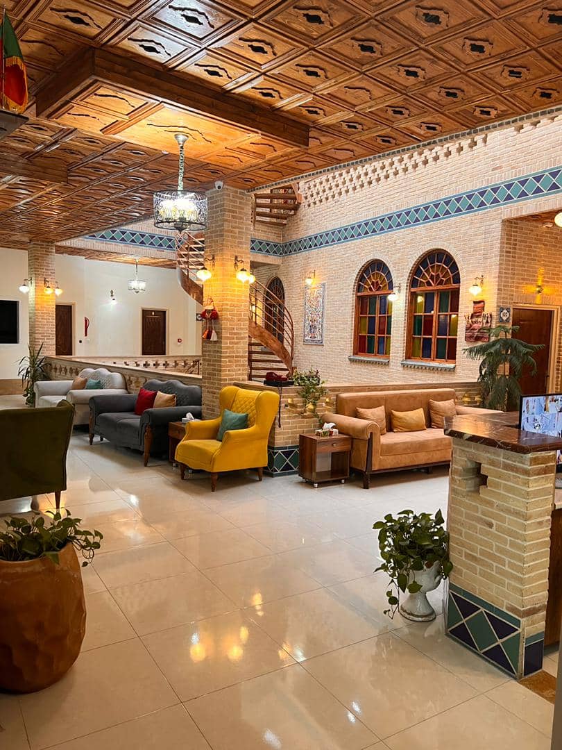 اجاره هتل سنتی در سنگ سیاه شیراز -یک تخته