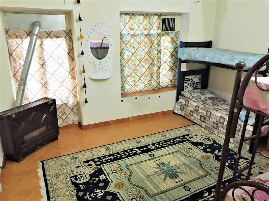 رزرو اتاق 4 تخته در فخررازی مرکز تهران - 26 متری طبقه ی اول