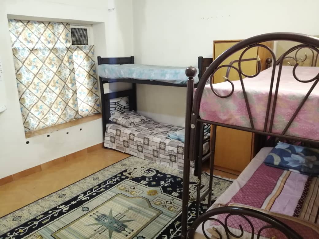 رزرو اتاق 4 تخته در فخررازی مرکز تهران - 26 متری طبقه ی اول