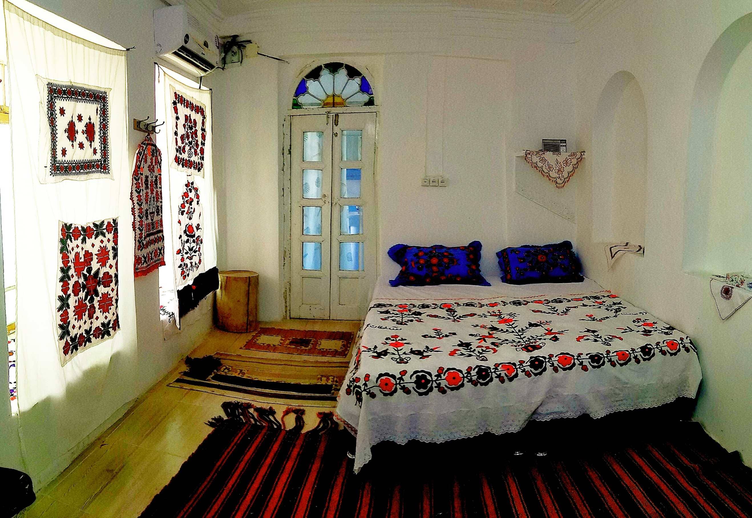 اجاره استراحتگاه سنتی در شیراز - آفتابی