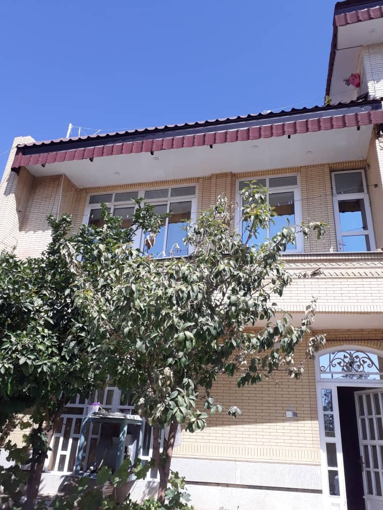 اجاره منزل مبله ویلایی در دنا صدرا -یک خوابه همکف110 متری