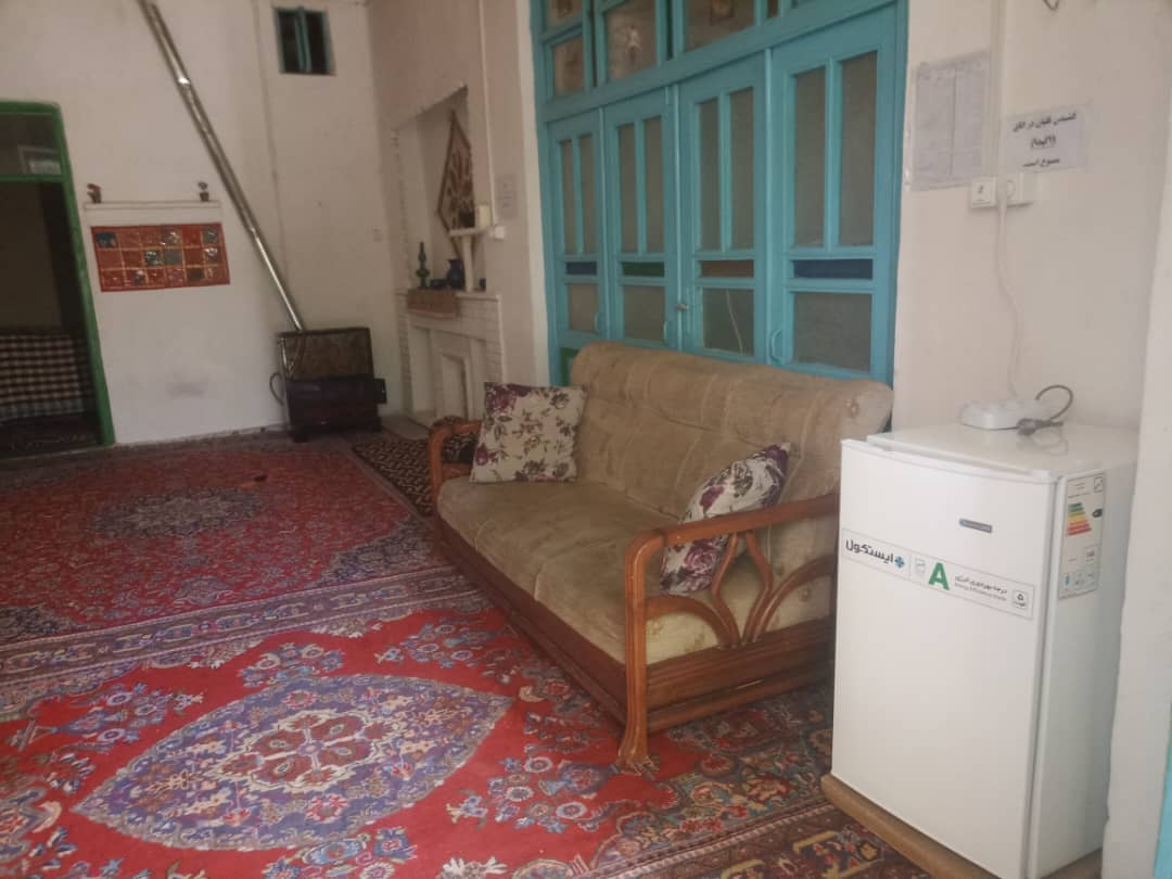اجاره سوئیت سنتی در حسن حافظ گلپایگان - اتاق 1 خان نشین فضای اتاق 