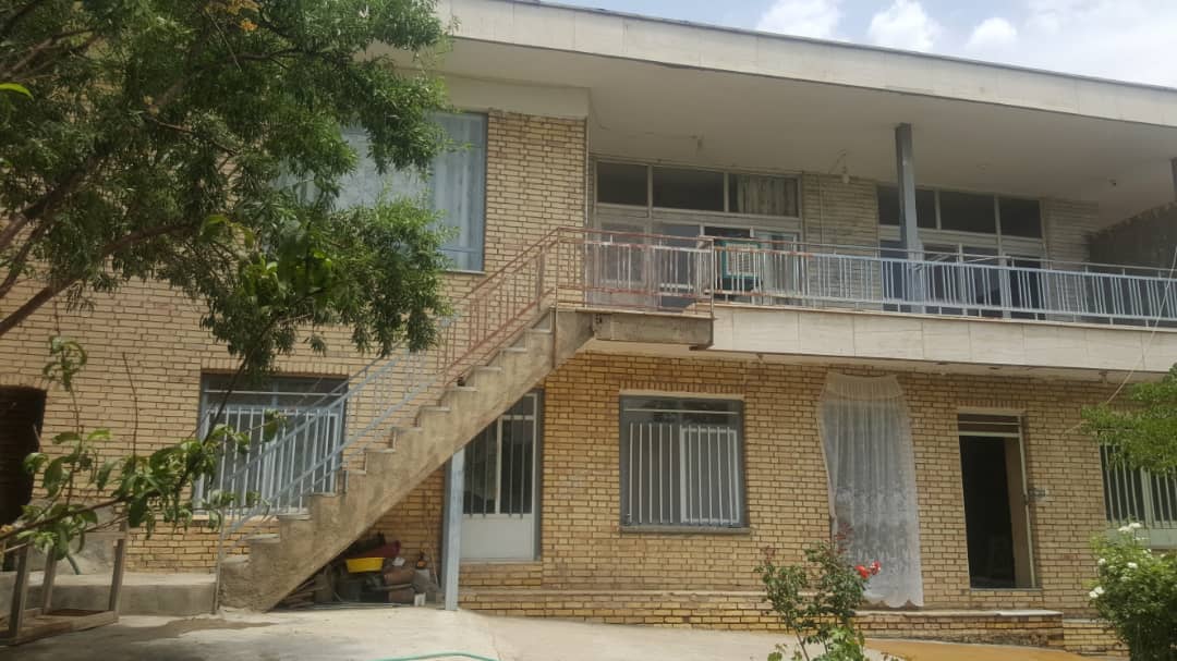  اجاره خانه ویلایی  با استخر رو باز در صادق آباد  - باغ بهادران