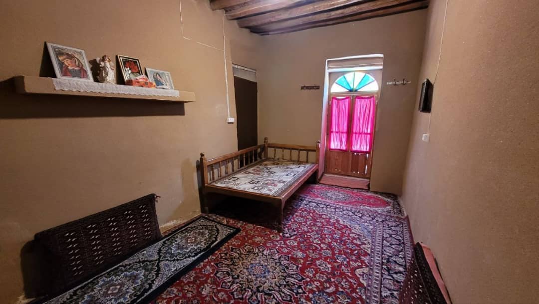 اجاره بومگردی در باقرباد _ اتاق عمه هاجی