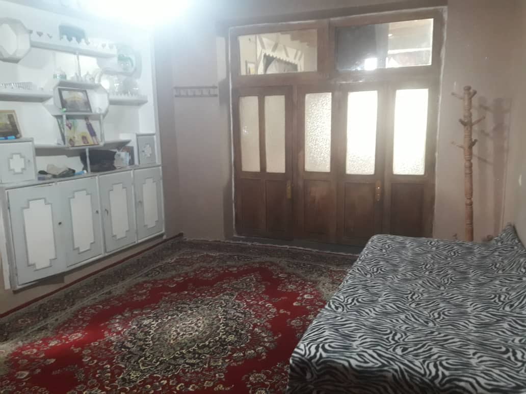 اجاره استراحتگاه سنتی در بویین اصفهان -اتاق گل نرگس