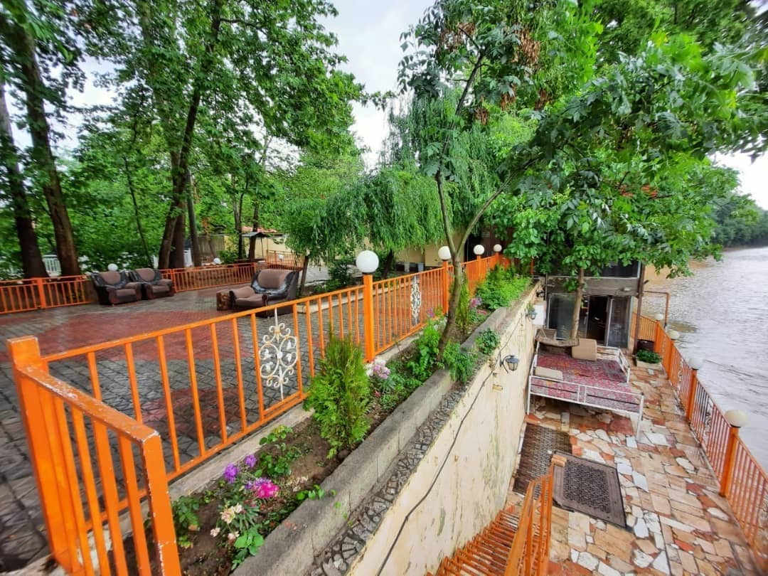 اجاره ویلا لب اب استخردار در اردال باغبهادران -