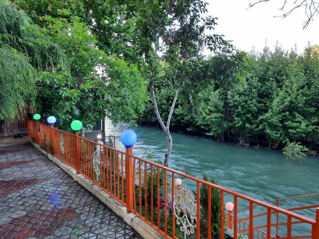 اجاره ویلا لب اب استخردار در اردال باغبهادران -