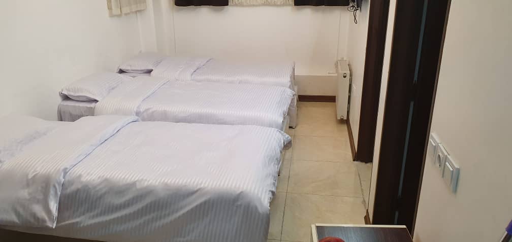 اجاره هتل آپارتمان تکخواب  در راه آهن قم-سه تخته