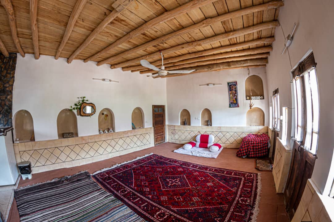 اجاره اقامتگاه بومگردی در بَرزُک کاشان - گل محمدی