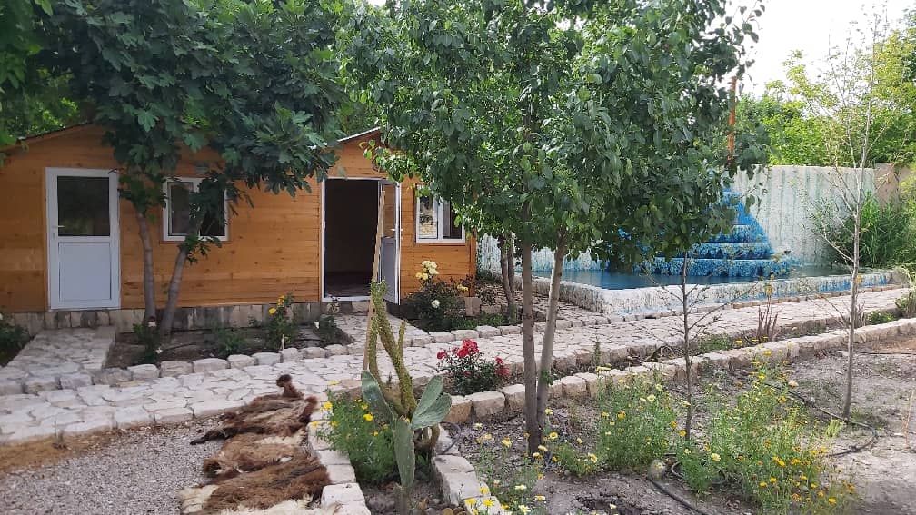 اجاره کلبه چوبی در کاخ اردشیر بابکان فیروزآباد
